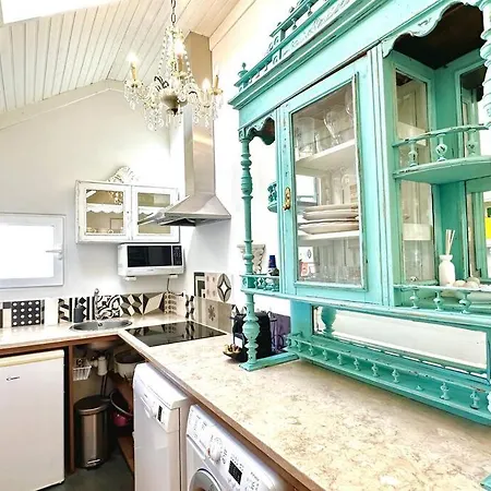 Kitsch Corner Paradise Ii 리스본